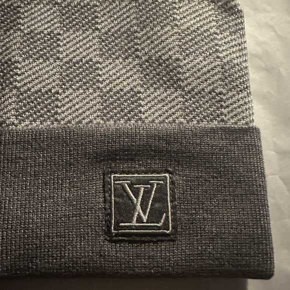 Louis Vuitton Vibrant Grey Knit Beanie - Picture 3 of 4